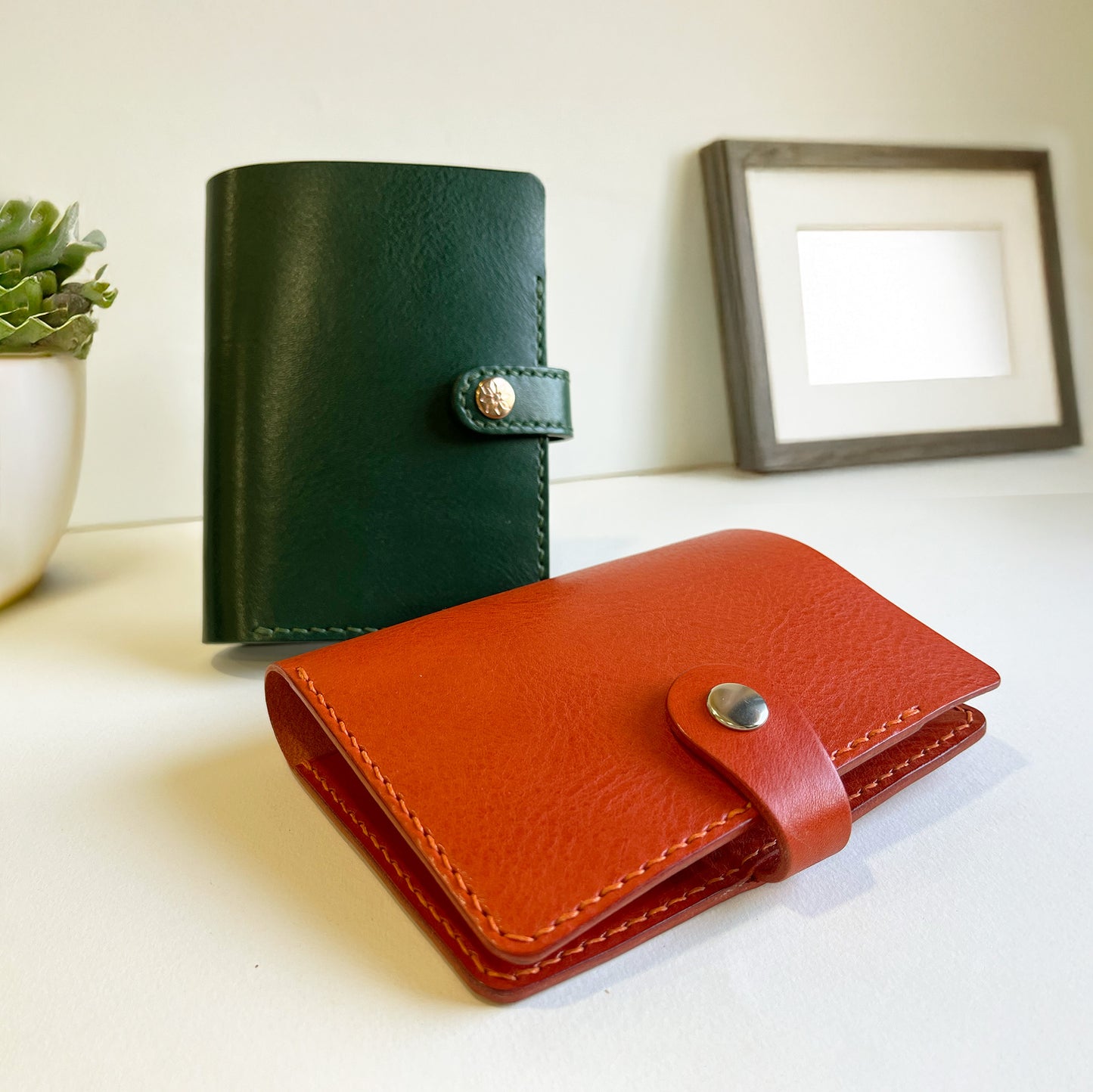 Accademia 皮革護照夾 珊瑚紅