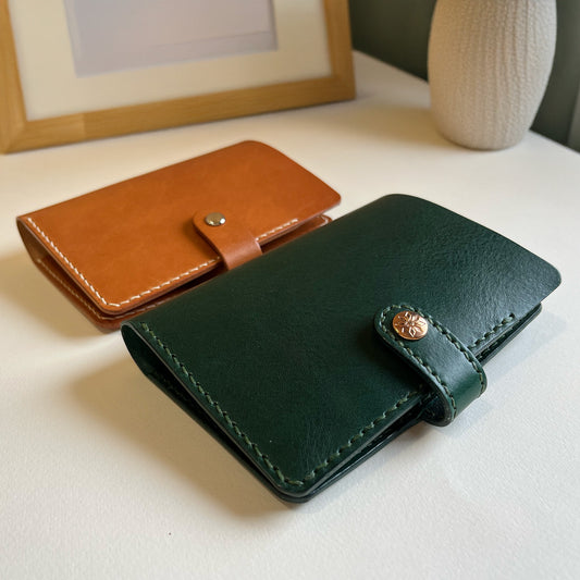 Florian 皮革護照夾 綠洲