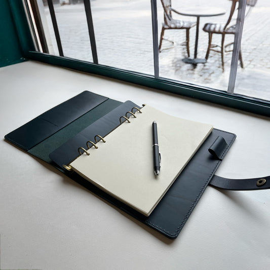 SKYFALL A5 皮革六孔活頁筆記本封套 柏青色