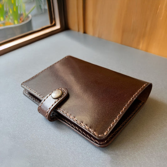 Tuscan 皮革護照夾 布朗尼/黑巧克