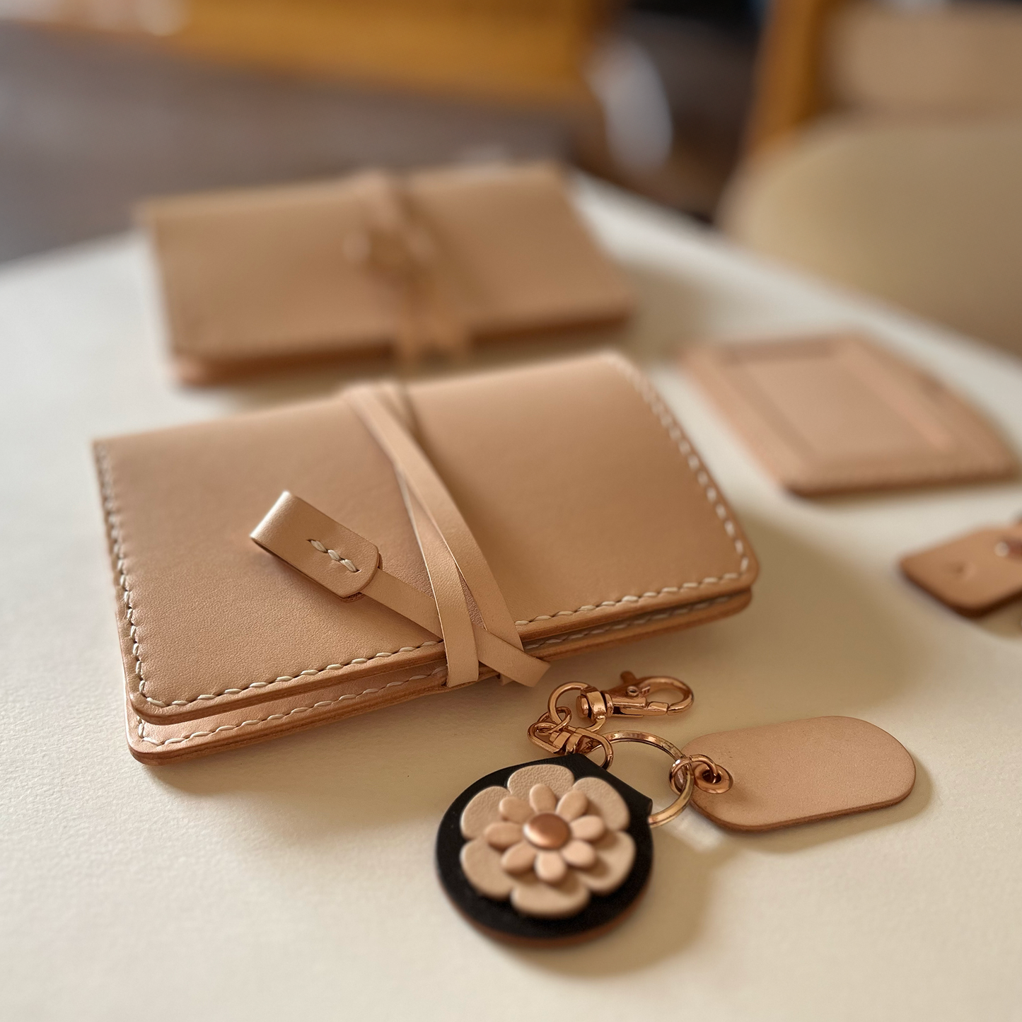 艾曼紐 皮革護照夾 橡木白 / 岩灰色