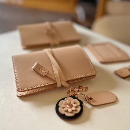 艾曼紐 皮革護照夾 橡木白 / 岩灰色