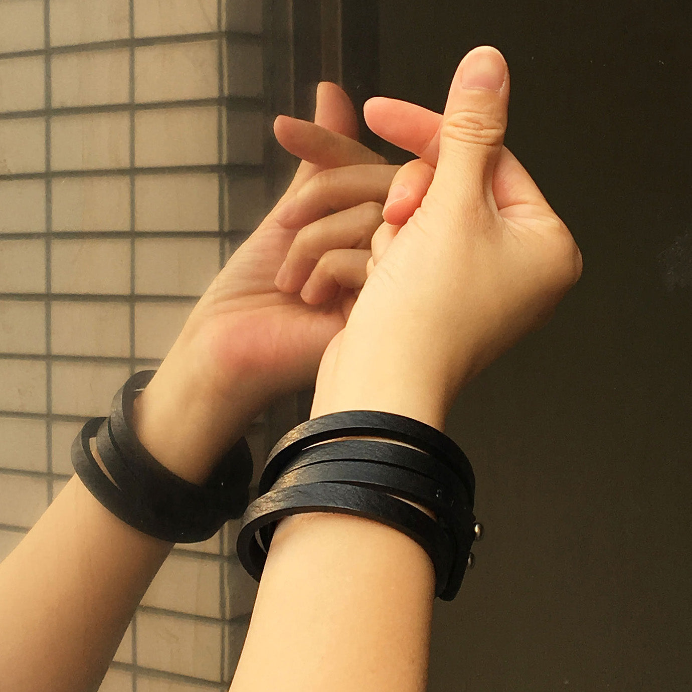 Angels 皮革手環 黑岩