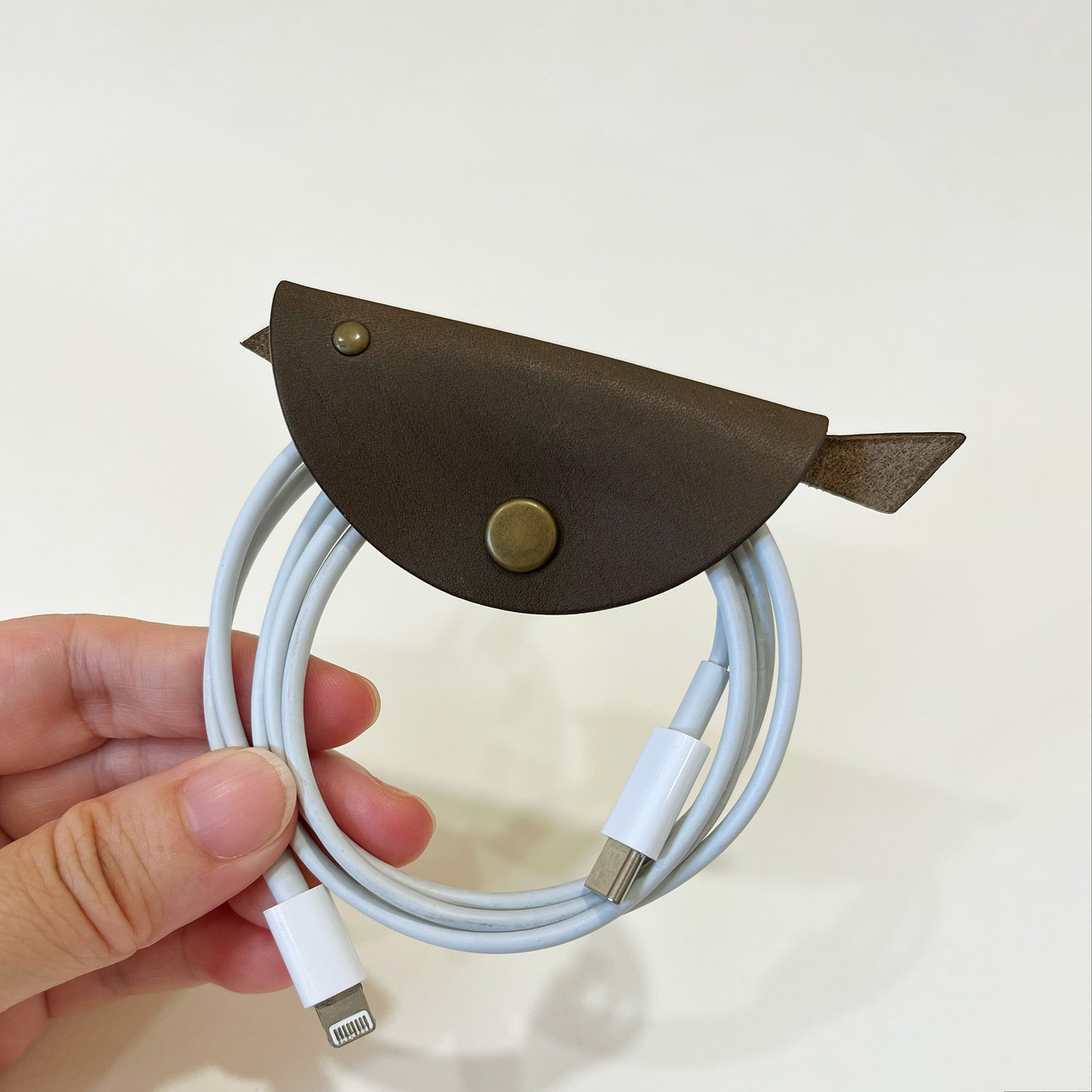 小飛鳥皮革集線器 /電線收納/捲線器