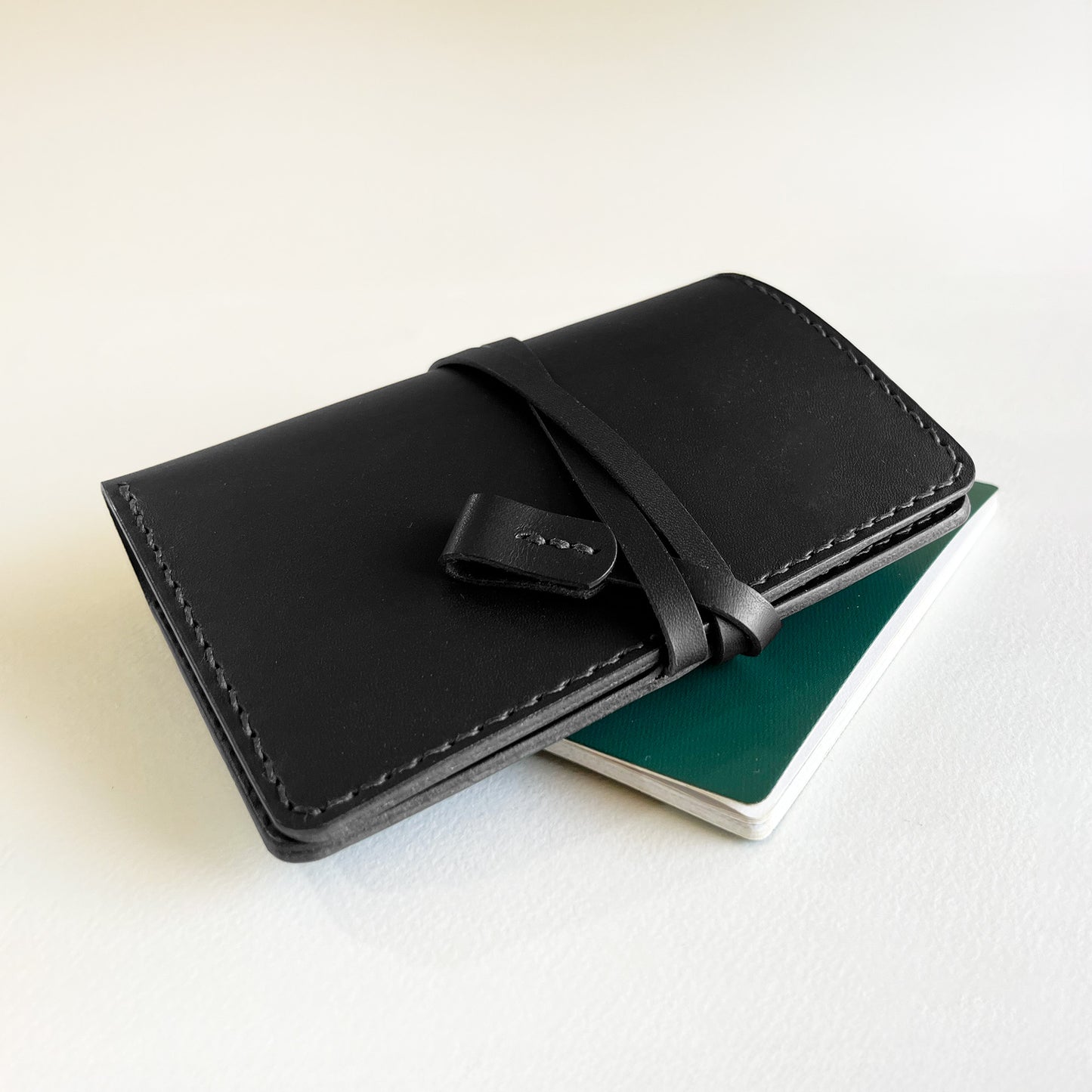 艾曼紐 皮革護照夾 石墨黑