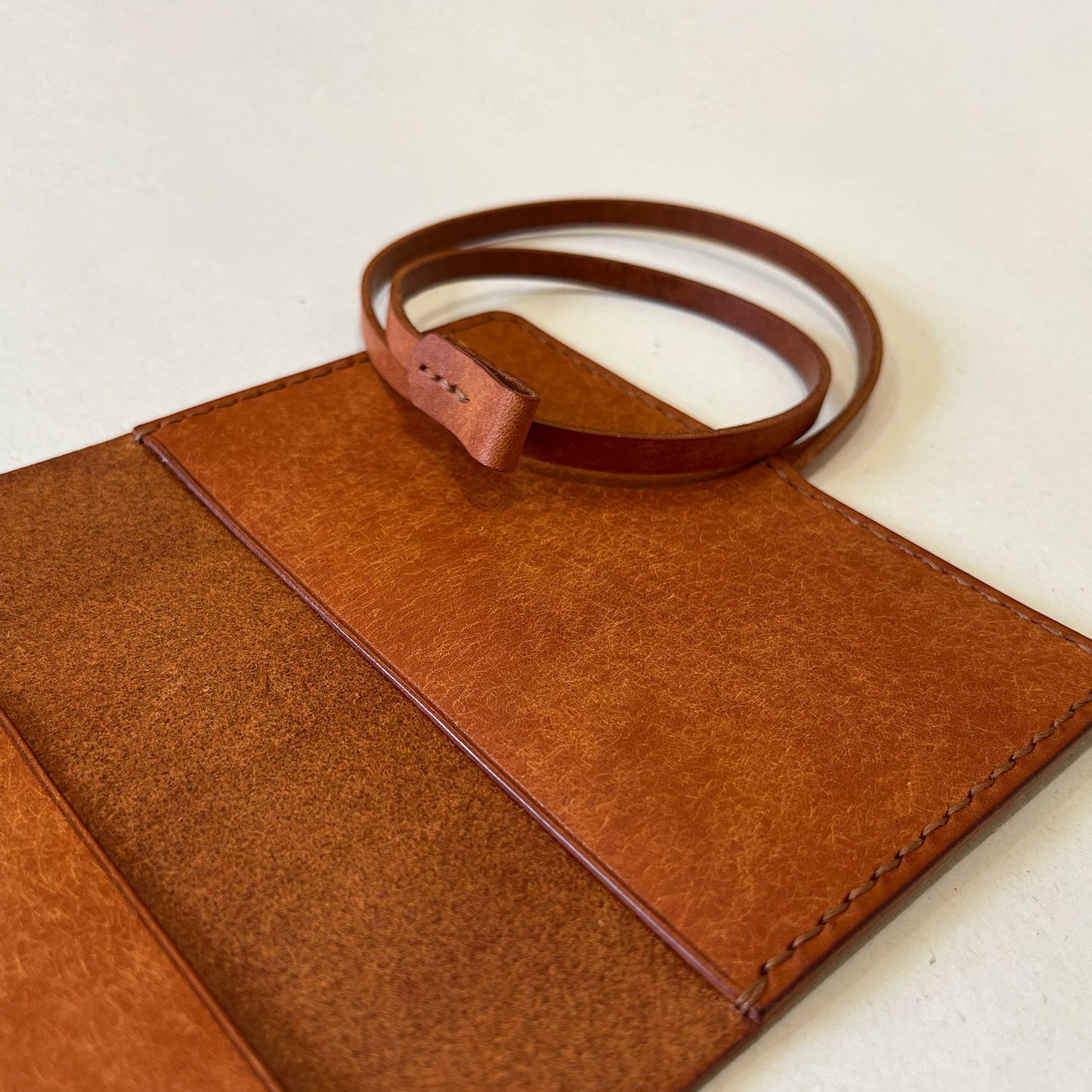 艾曼紐 皮革護照夾 Voyage系列 雅典學院棕