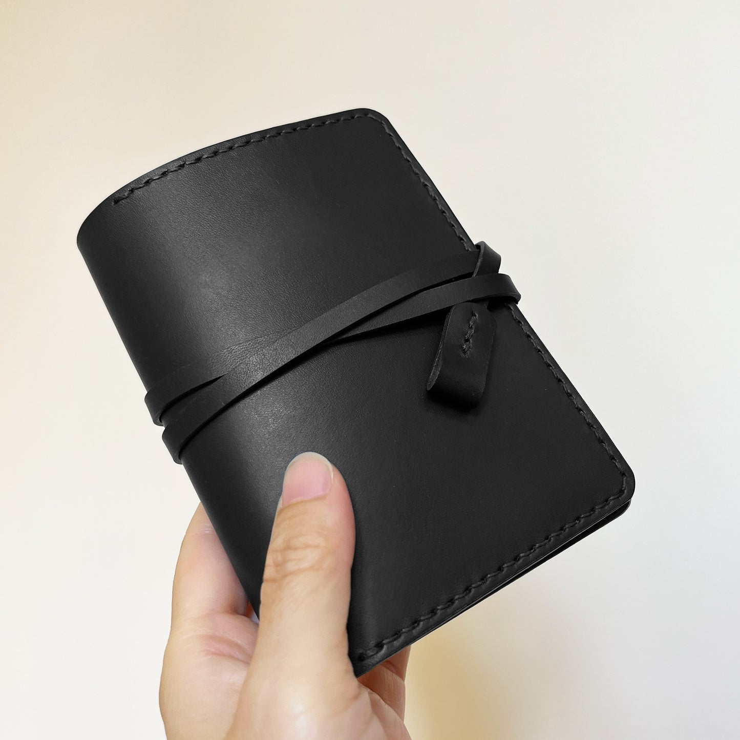 艾曼紐 皮革護照夾 石墨黑