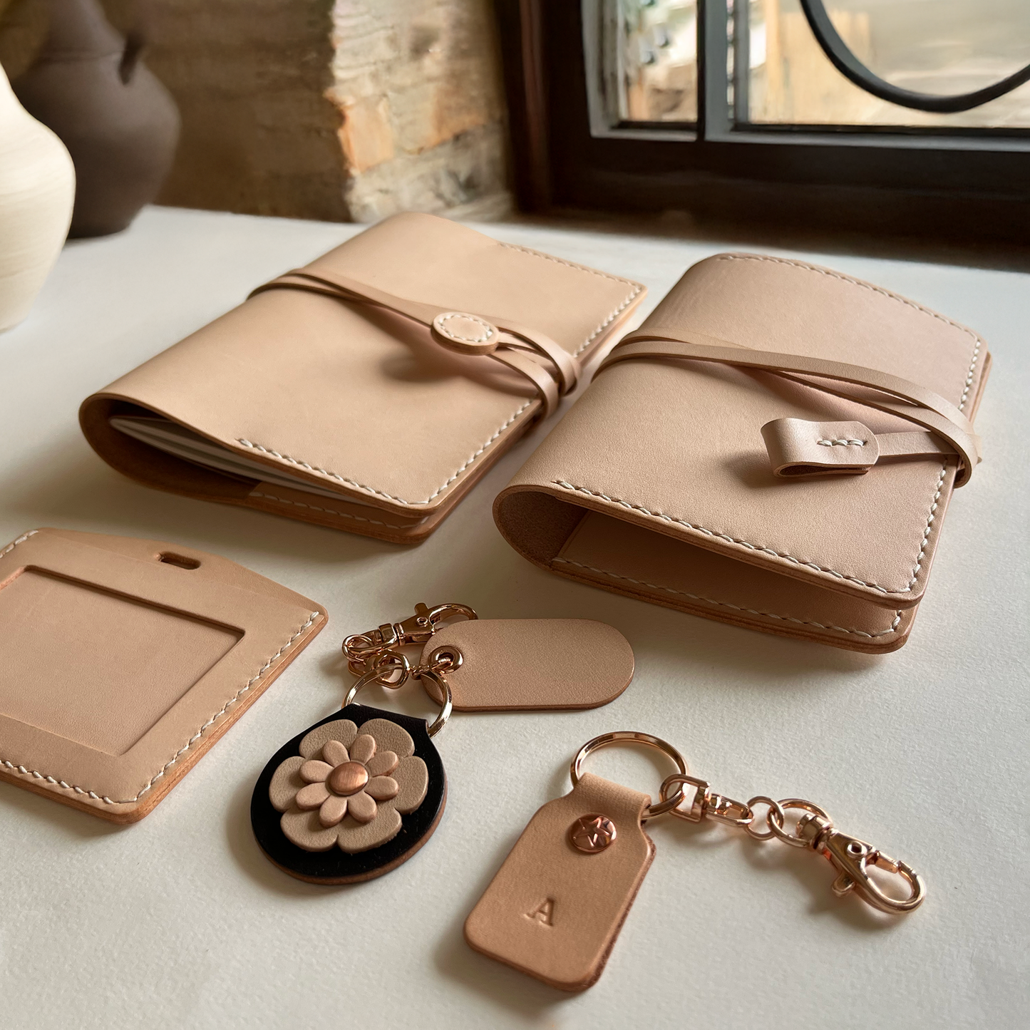 翡冷翠 A6 皮革筆記本封套 橡木白/岩灰色