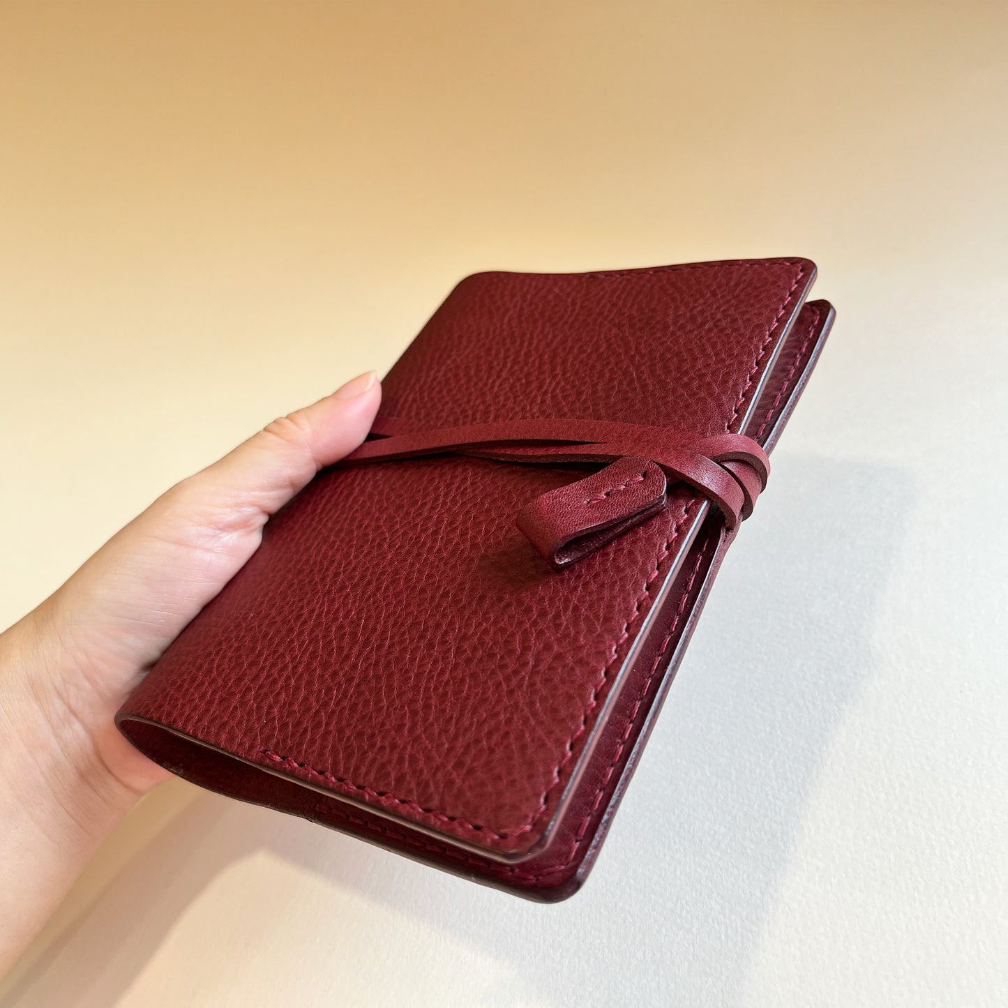 艾曼紐 A6 皮革筆記本封套 酒紅色