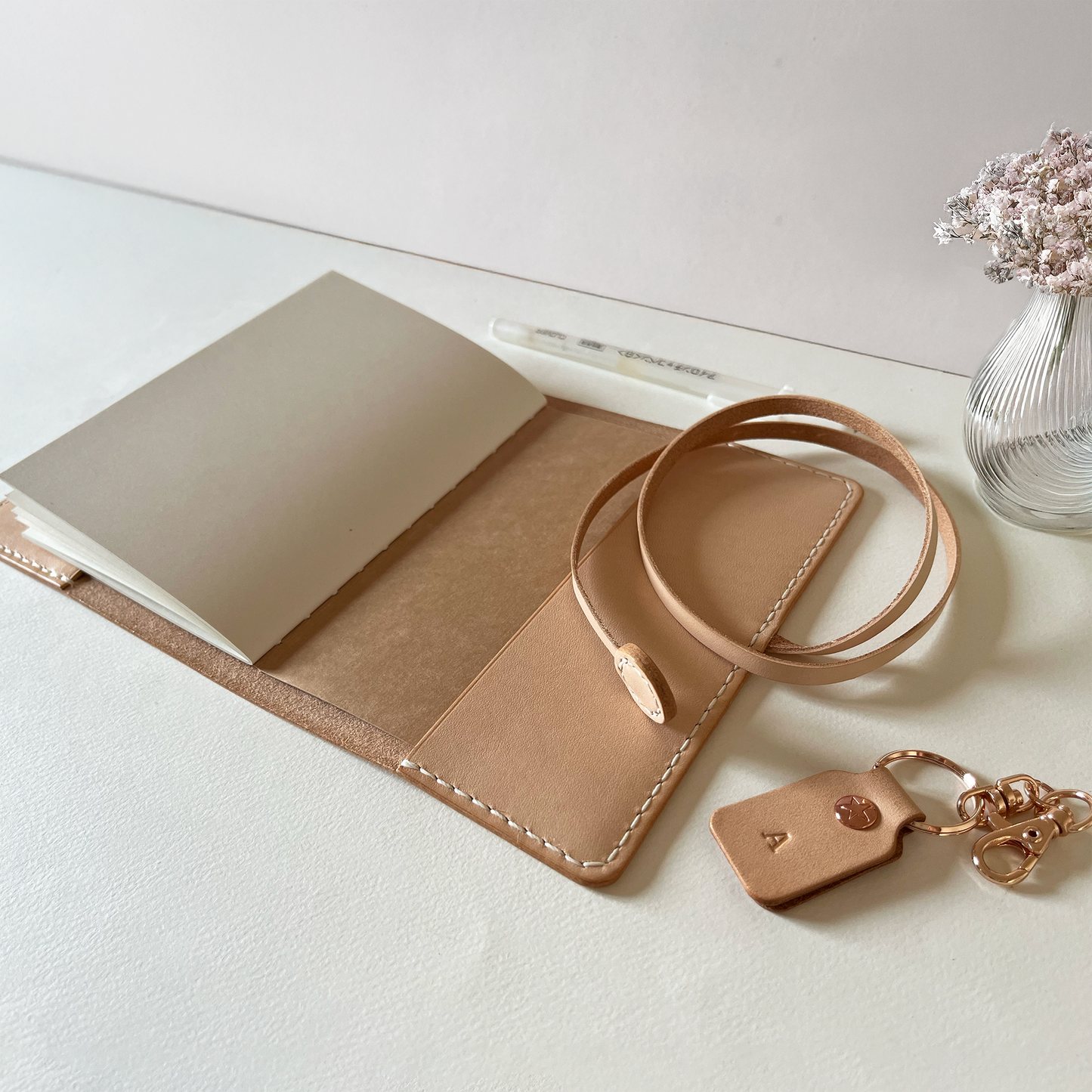 翡冷翠 A6 皮革筆記本封套 橡木白/岩灰色