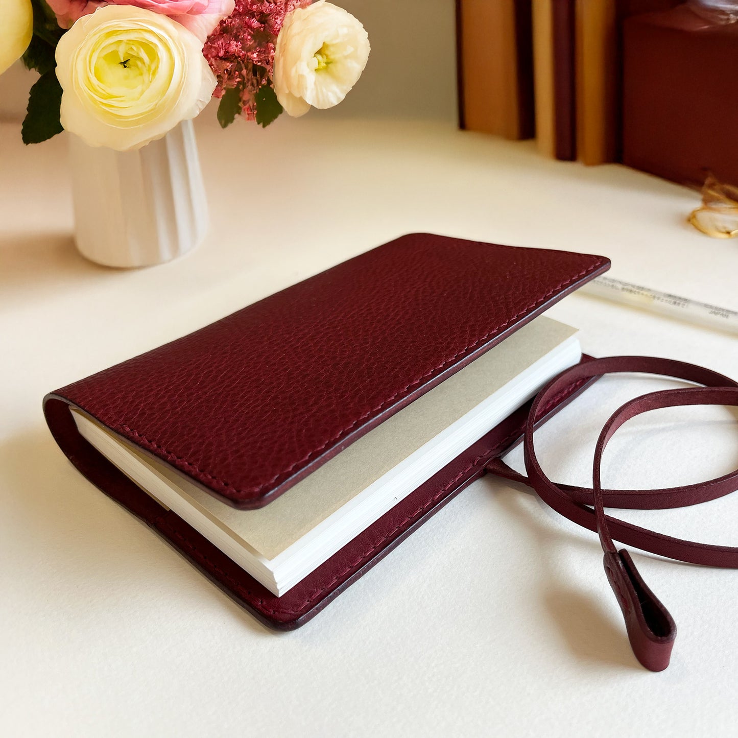 艾曼紐 A6 皮革筆記本封套 酒紅色