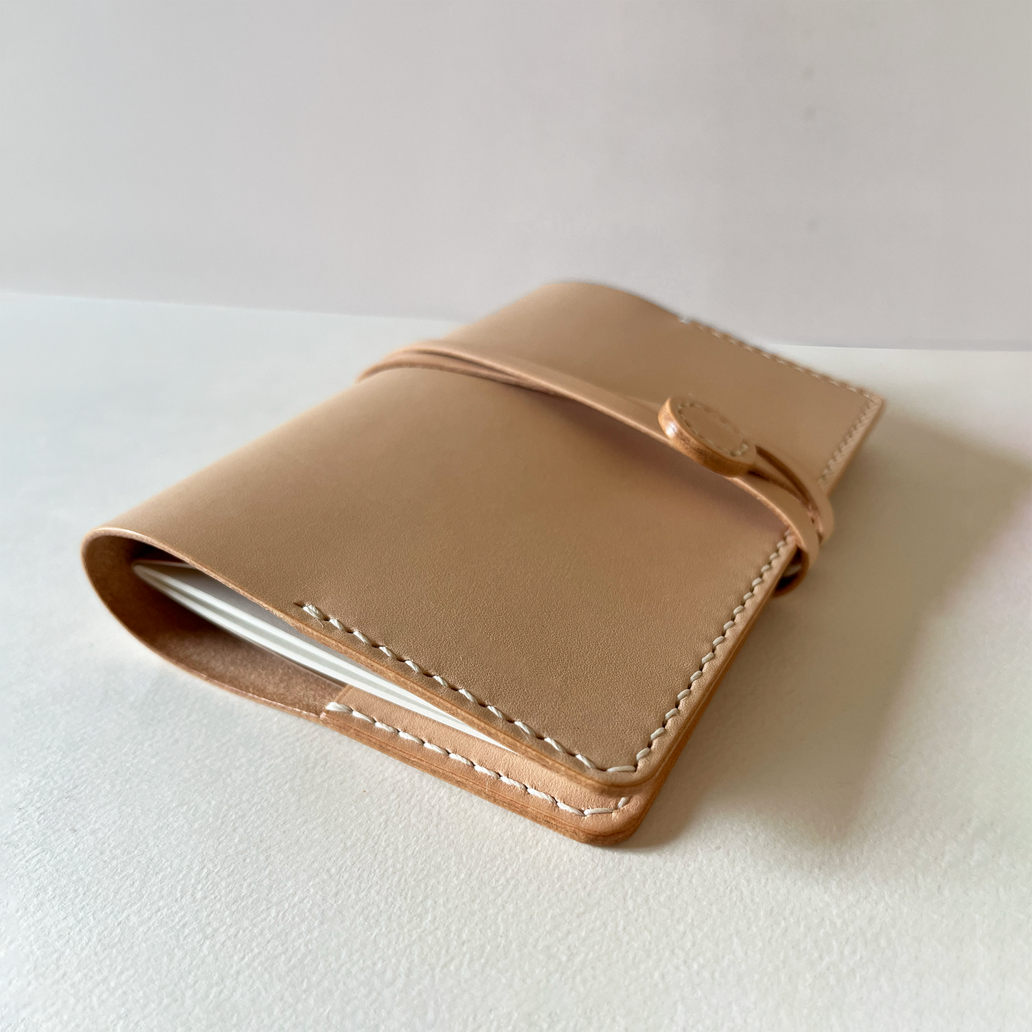 翡冷翠 A6 皮革筆記本封套 橡木白/岩灰色