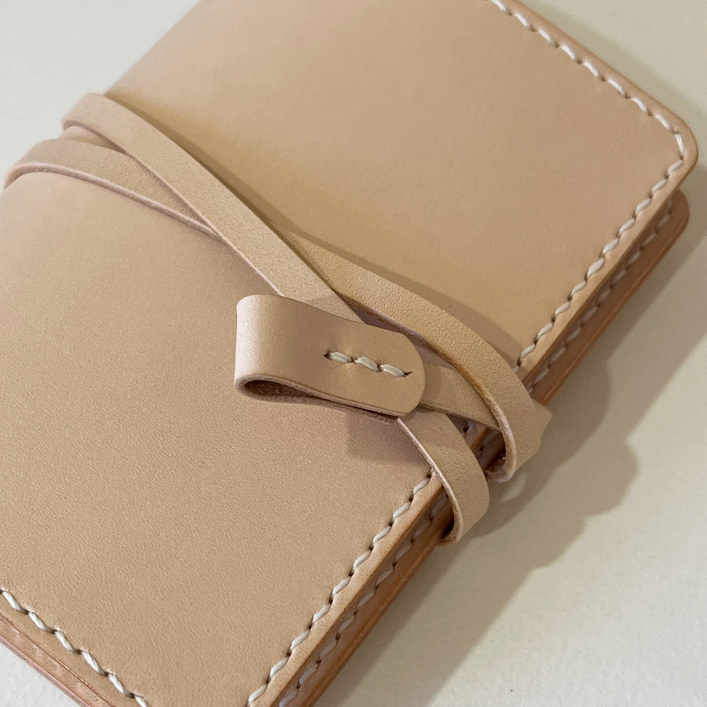 艾曼紐 A6 皮革筆記本封套 橡木白