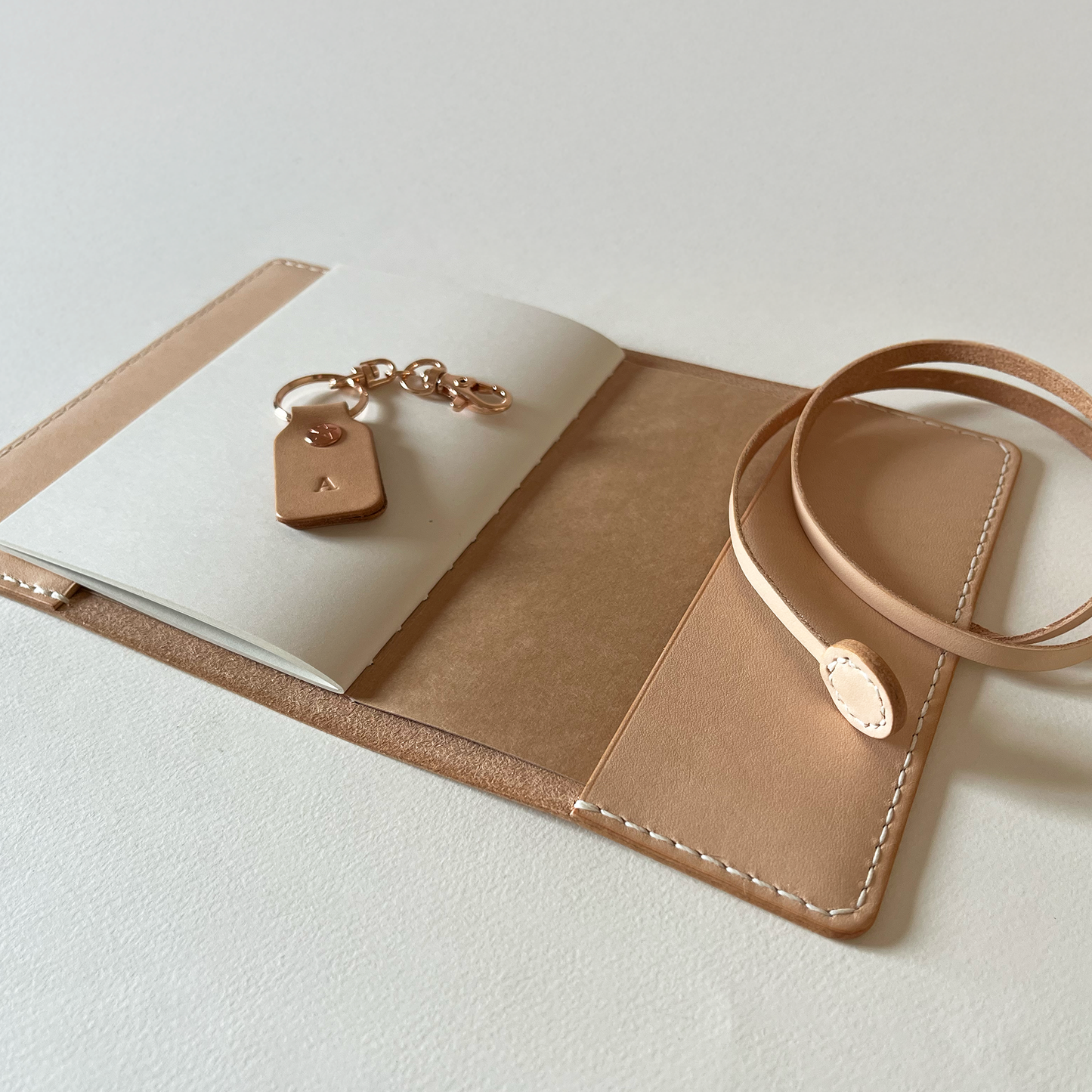 翡冷翠 A6 皮革筆記本封套 橡木白/岩灰色