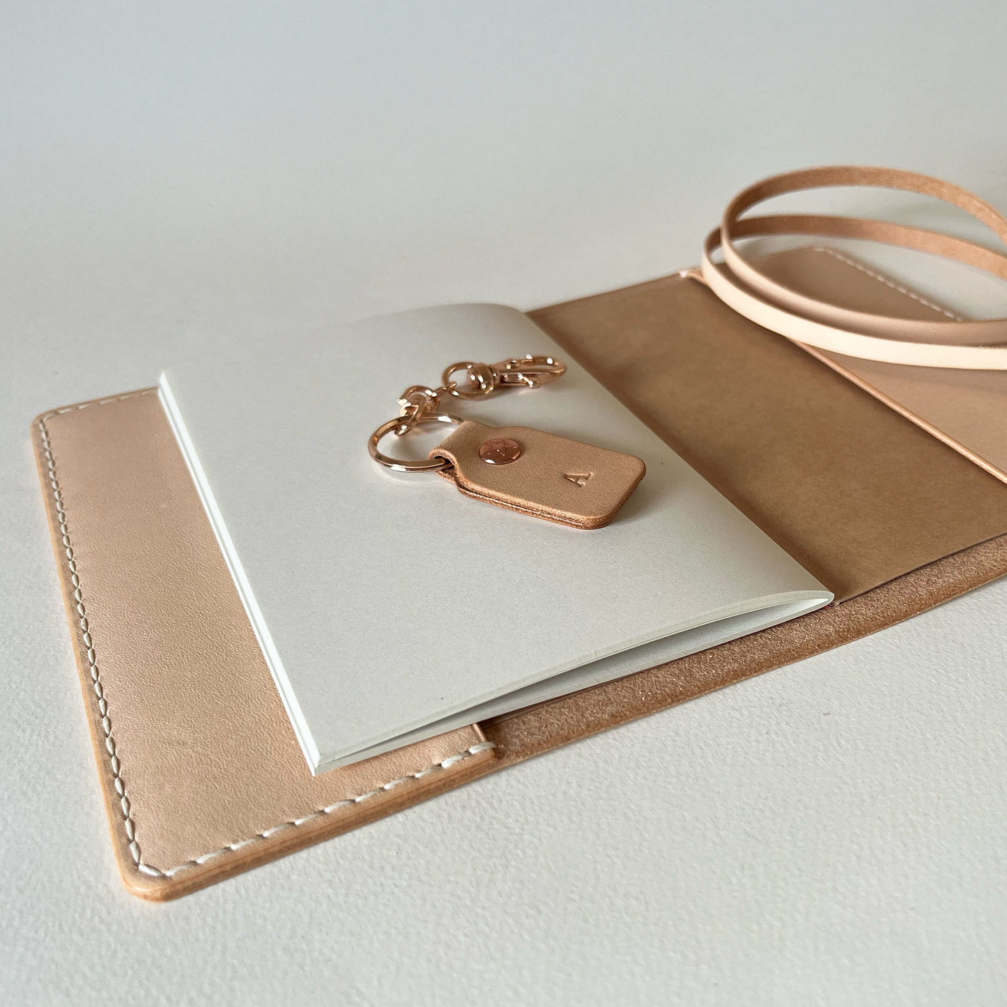 翡冷翠 A6 皮革筆記本封套 橡木白/岩灰色