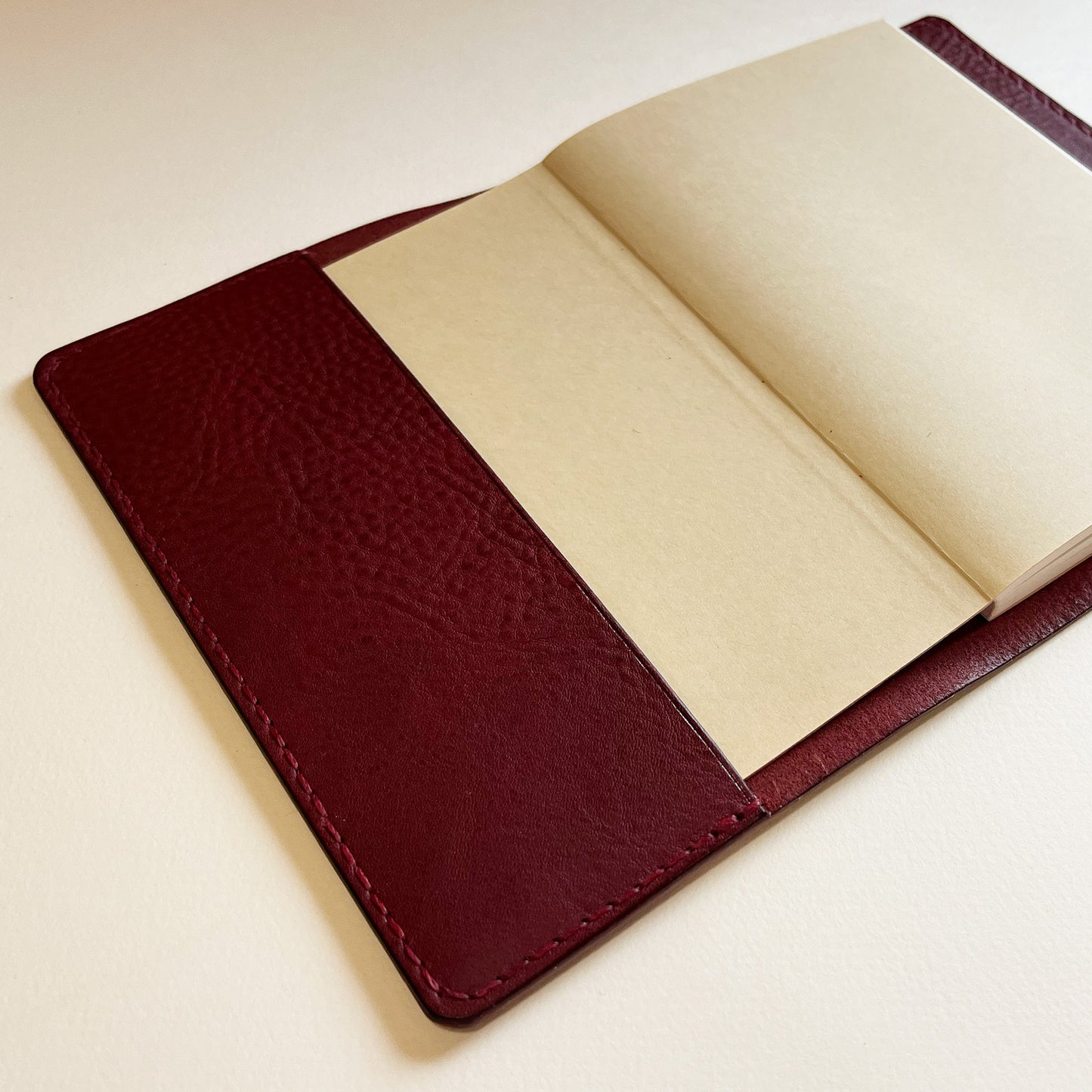 艾曼紐 A6 皮革筆記本封套 酒紅色