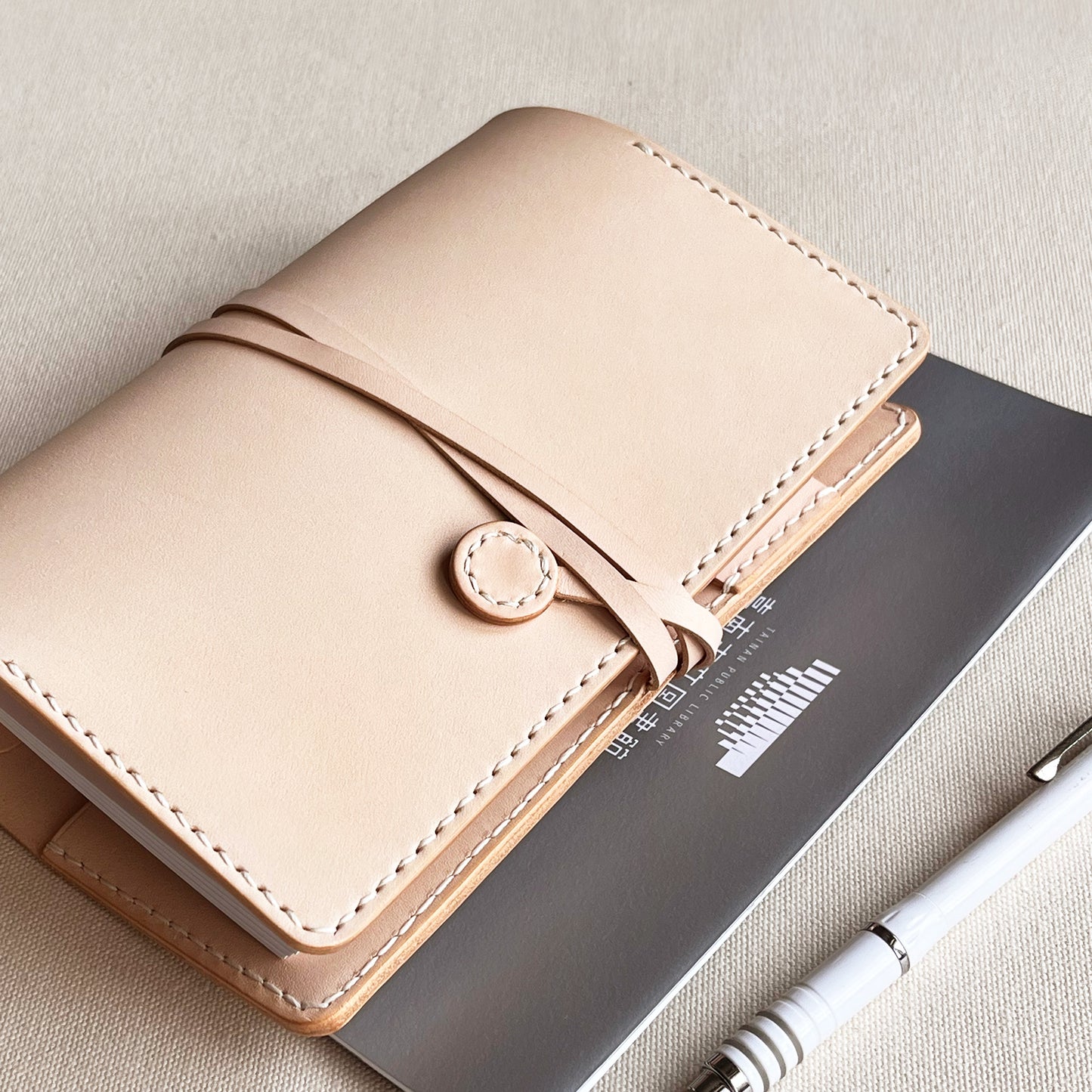 翡冷翠 A6 皮革六孔活頁筆記本封套 橡木白