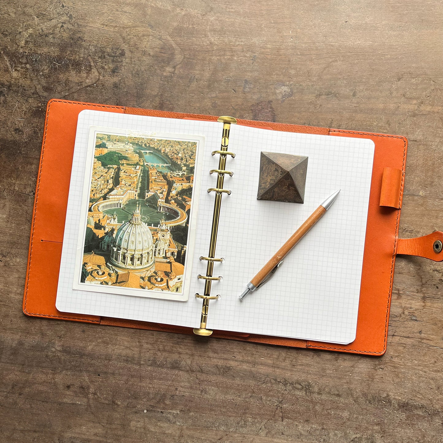 Accademia A5 皮革六孔活頁筆記本|手帳  橡木果實棕