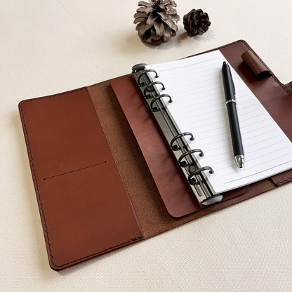 Accademia A6 皮革六孔活頁筆記本封套 秋栗色