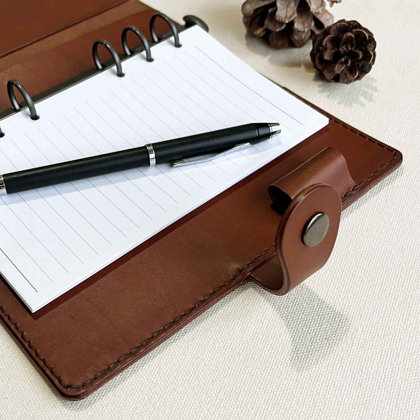 Accademia A6 皮革六孔活頁筆記本封套 秋栗色