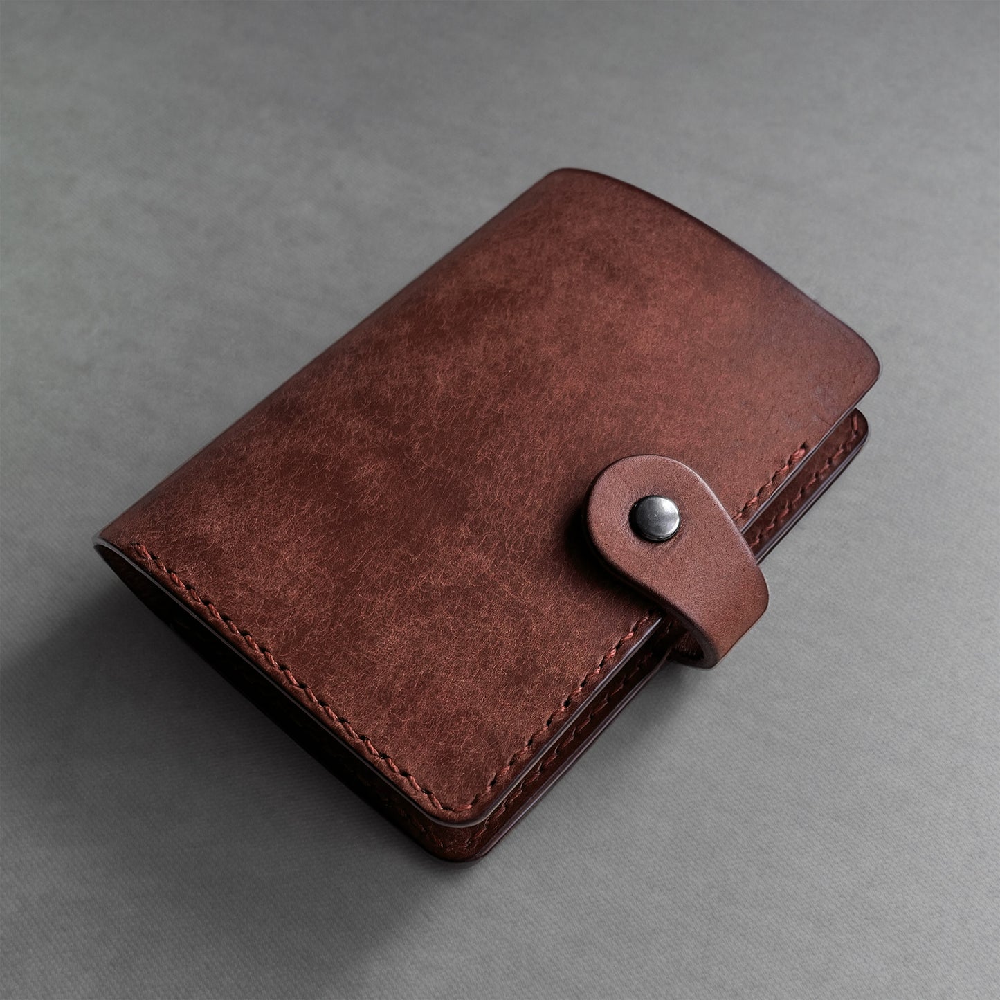 Accademia 皮革護照夾  古典紅絲絨