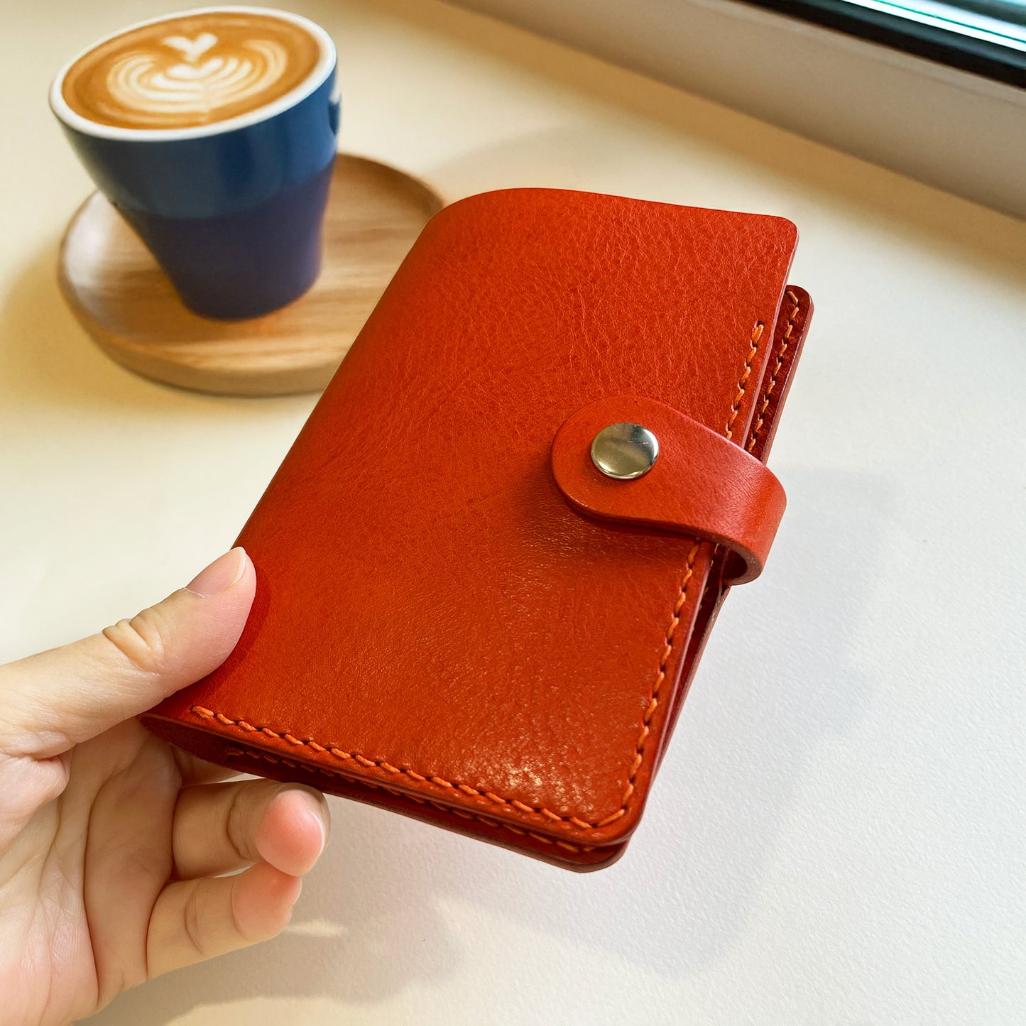 Accademia 皮革護照夾 珊瑚紅