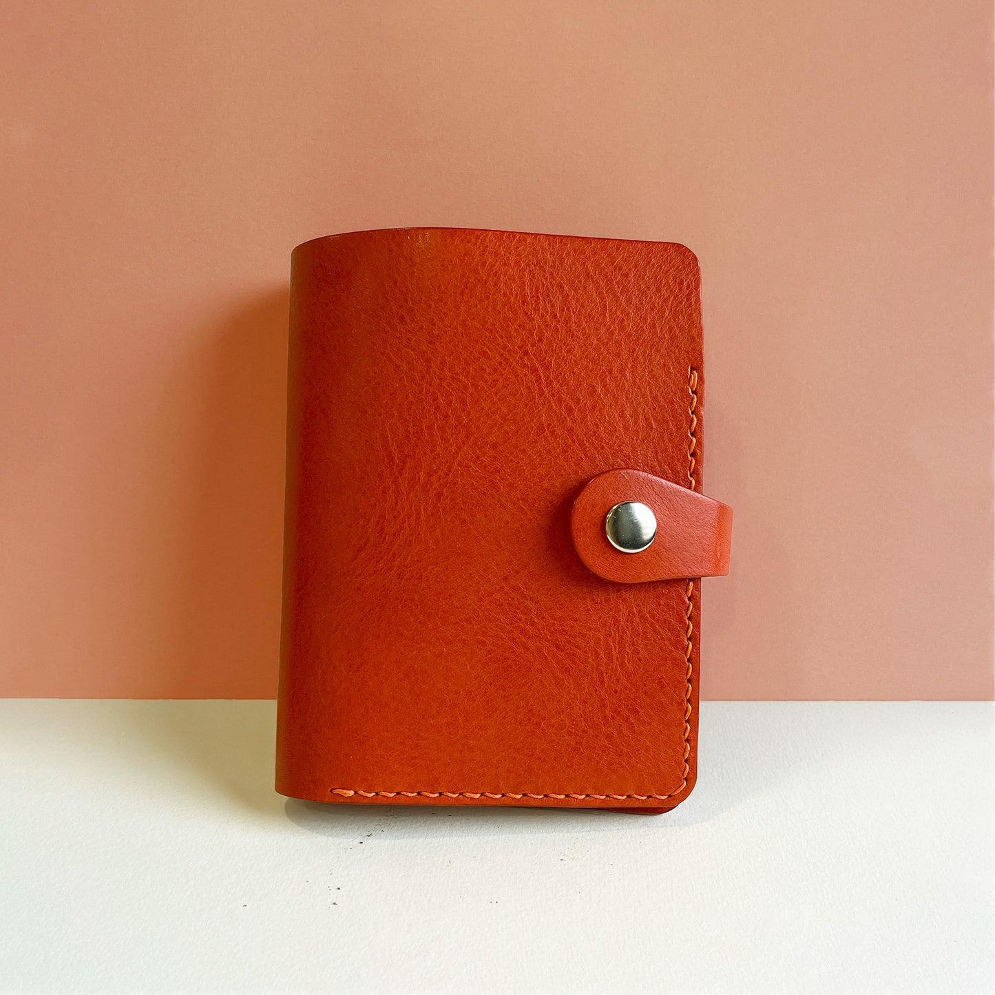 Accademia 皮革護照夾 珊瑚紅