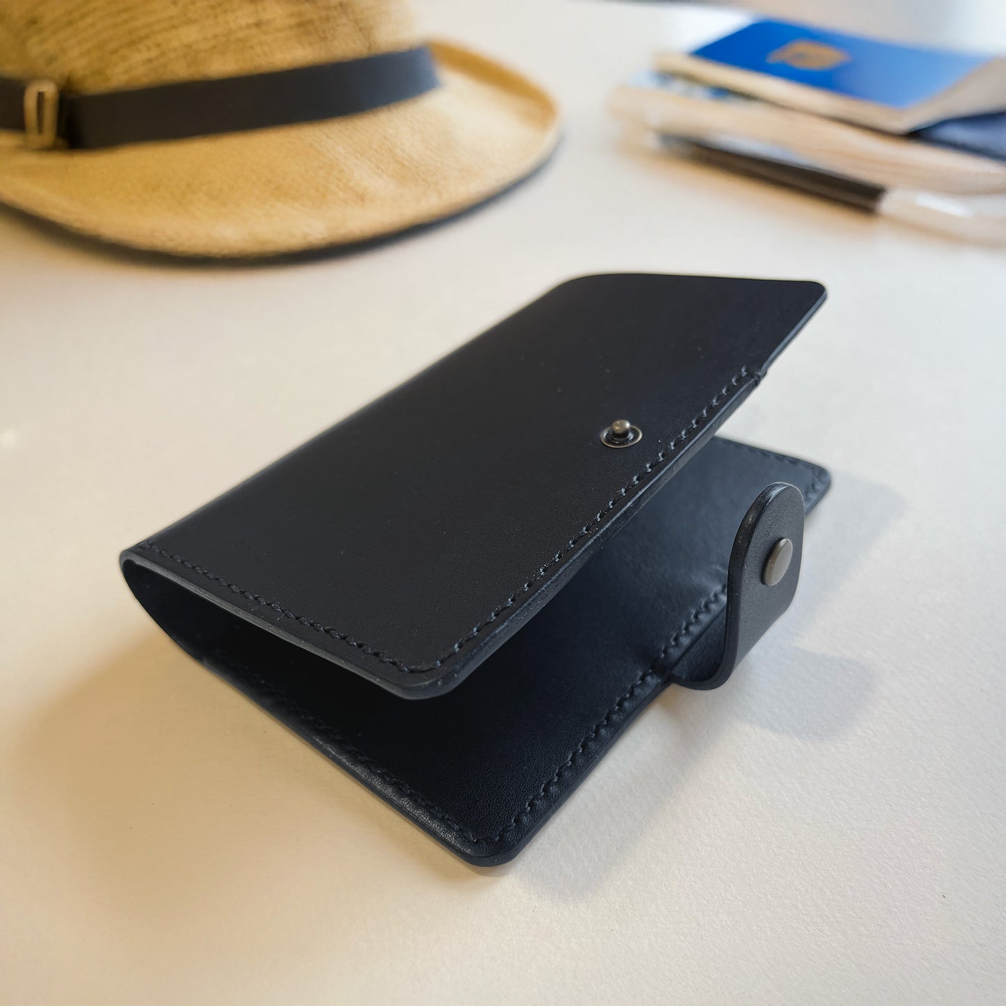 Granada  皮革護照夾/護照套/植鞣革 -岩灰色/海軍藍