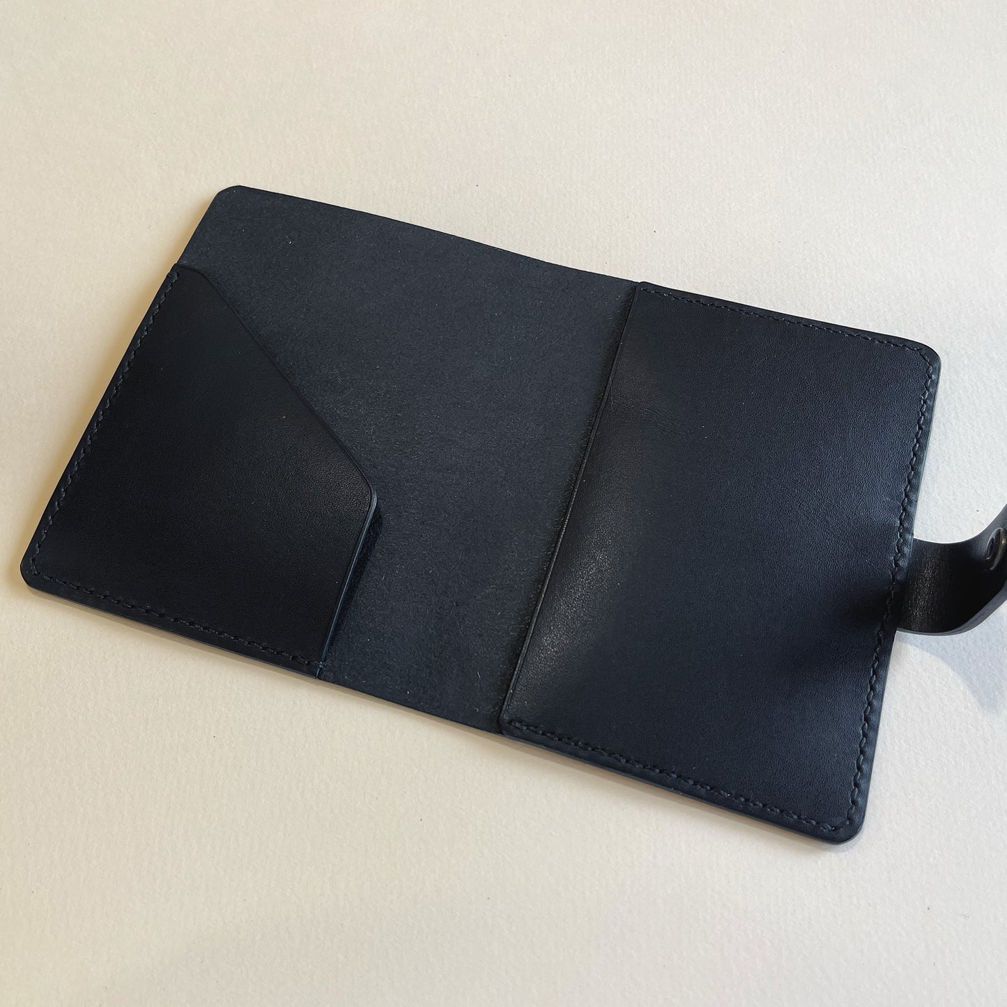 Granada  皮革護照夾/護照套/植鞣革 -岩灰色/海軍藍