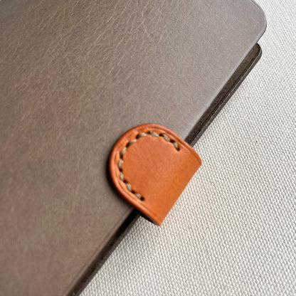 Kyoto A7 皮革六孔活頁筆記本封套  自然棕/岩灰色