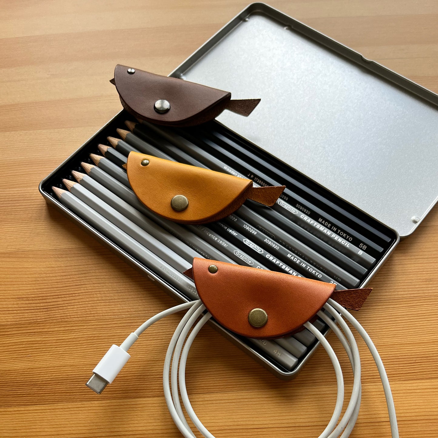 Uccelli 小飛鳥皮革集線器