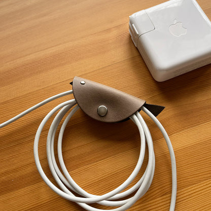 Uccelli 小飛鳥皮革集線器