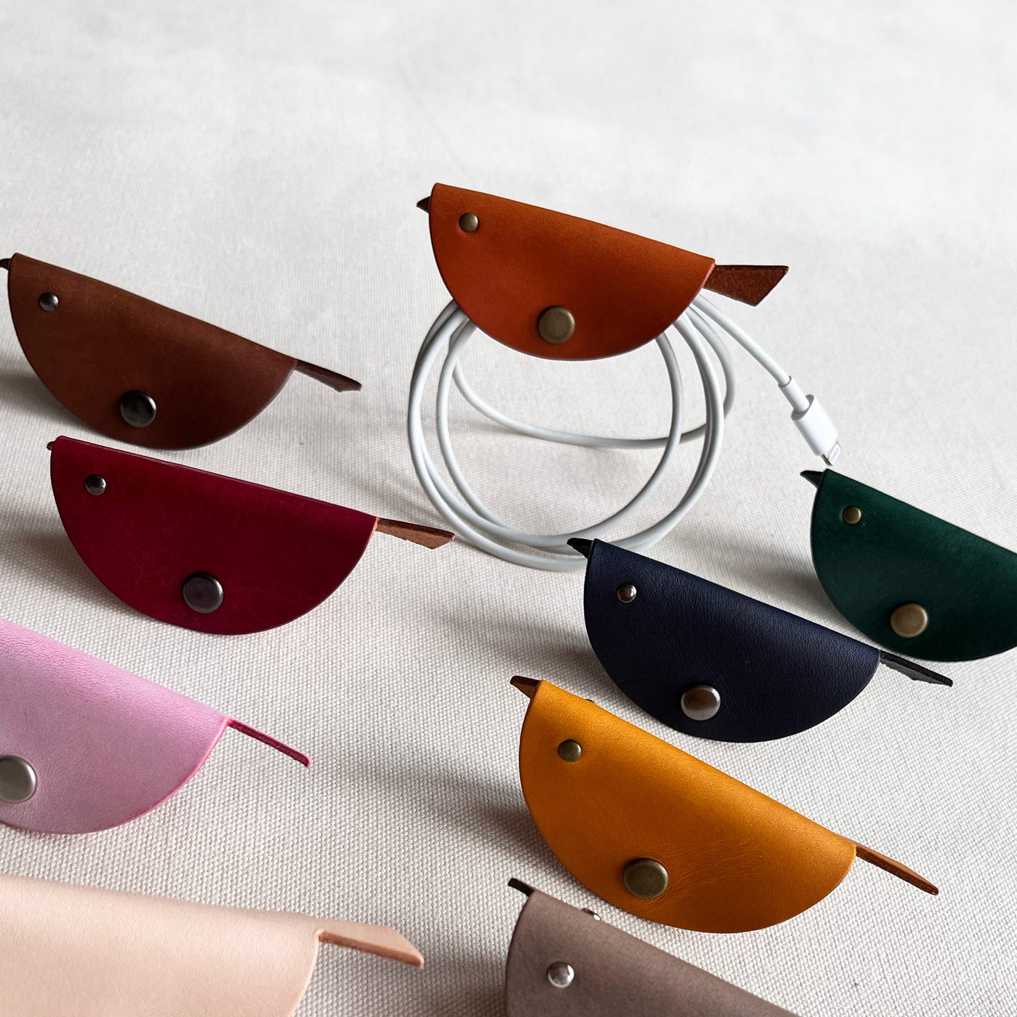 Uccelli 小飛鳥皮革集線器