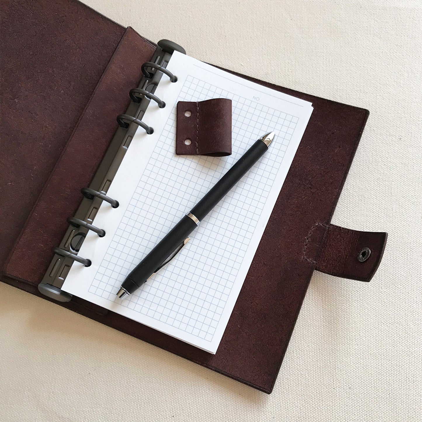 Uffizi A6 皮革六孔活頁筆記本封套 天使可麗露/雅典學院棕