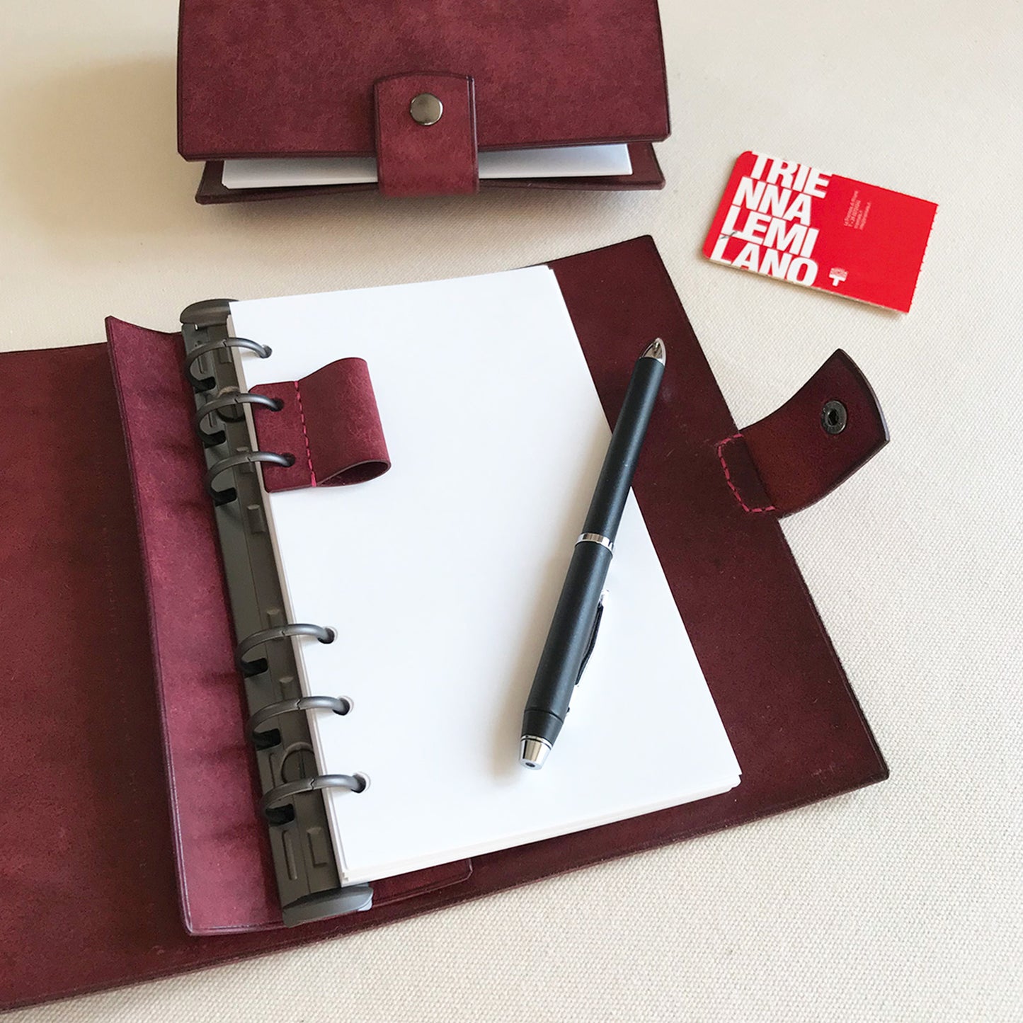 Uffizi A6 皮革六孔活頁筆記本封套 古典紅絲絨