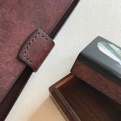 Uffizi A6 皮革六孔活頁筆記本封套 天使可麗露/雅典學院棕