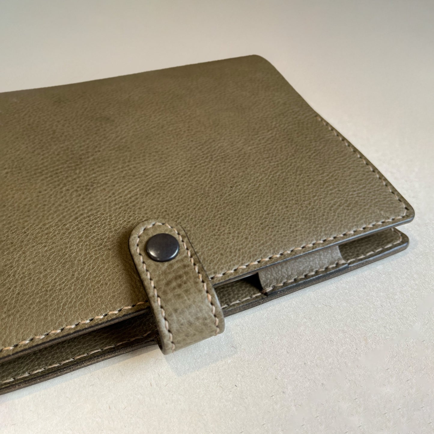 Urban A5 皮革六孔活頁筆記本|手帳  橄欖綠