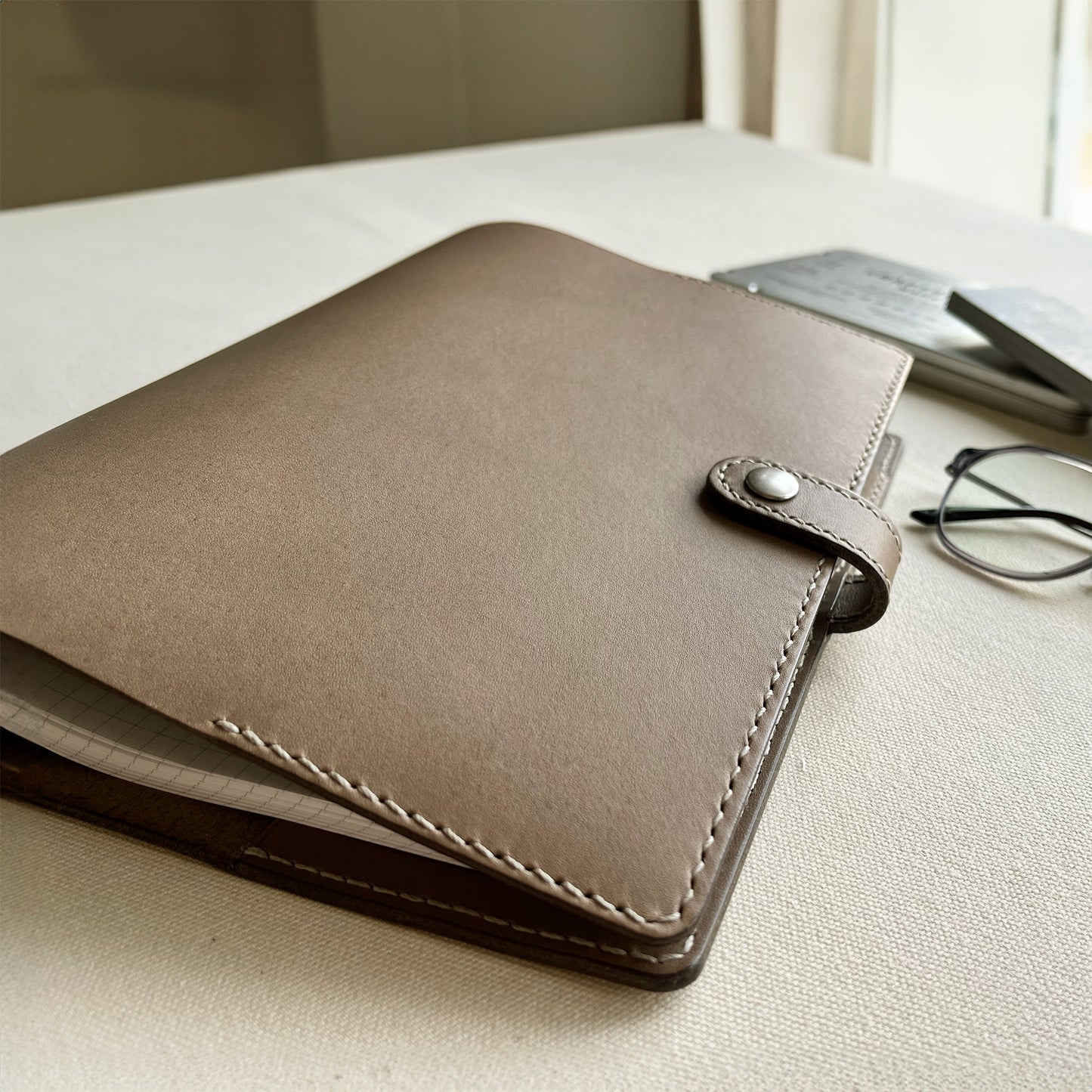 Urban A5 皮革六孔活頁筆記本|手帳 岩灰色