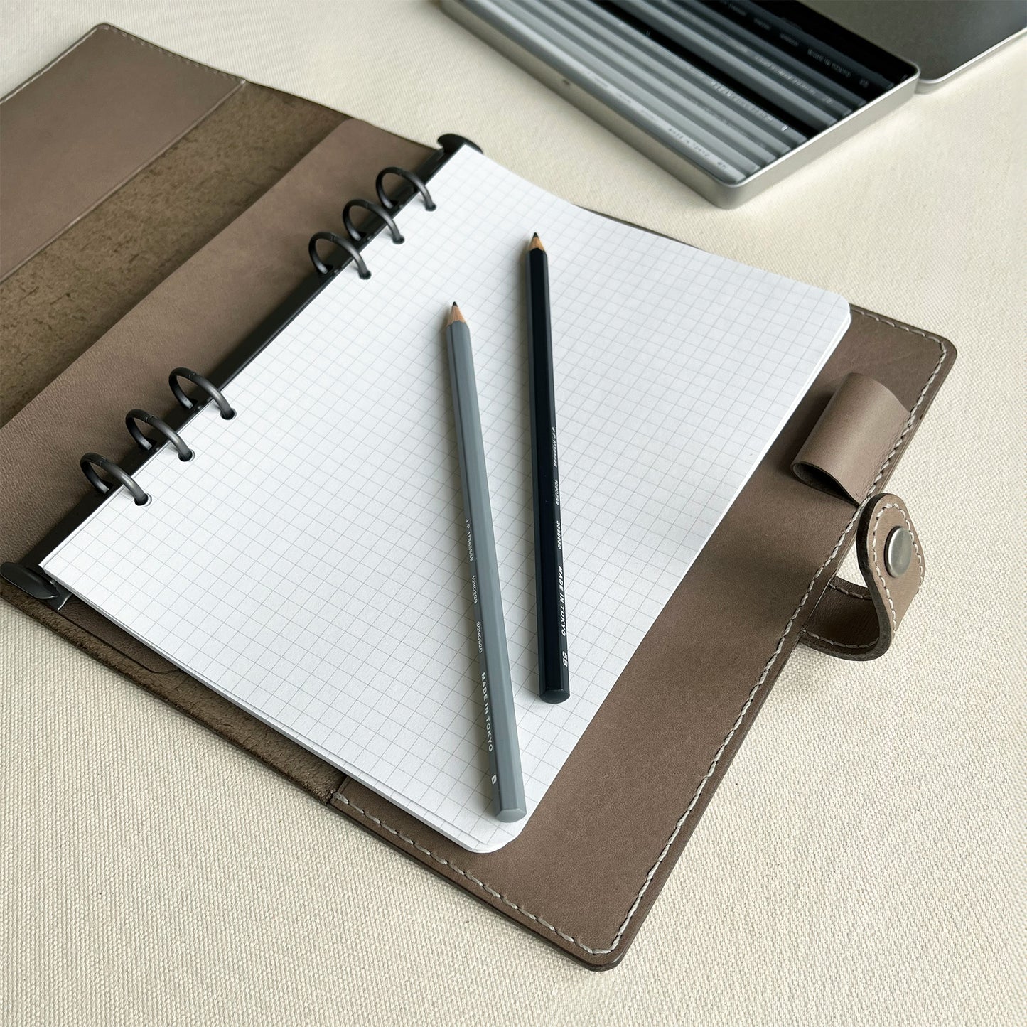 Urban A5 皮革六孔活頁筆記本|手帳 岩灰色