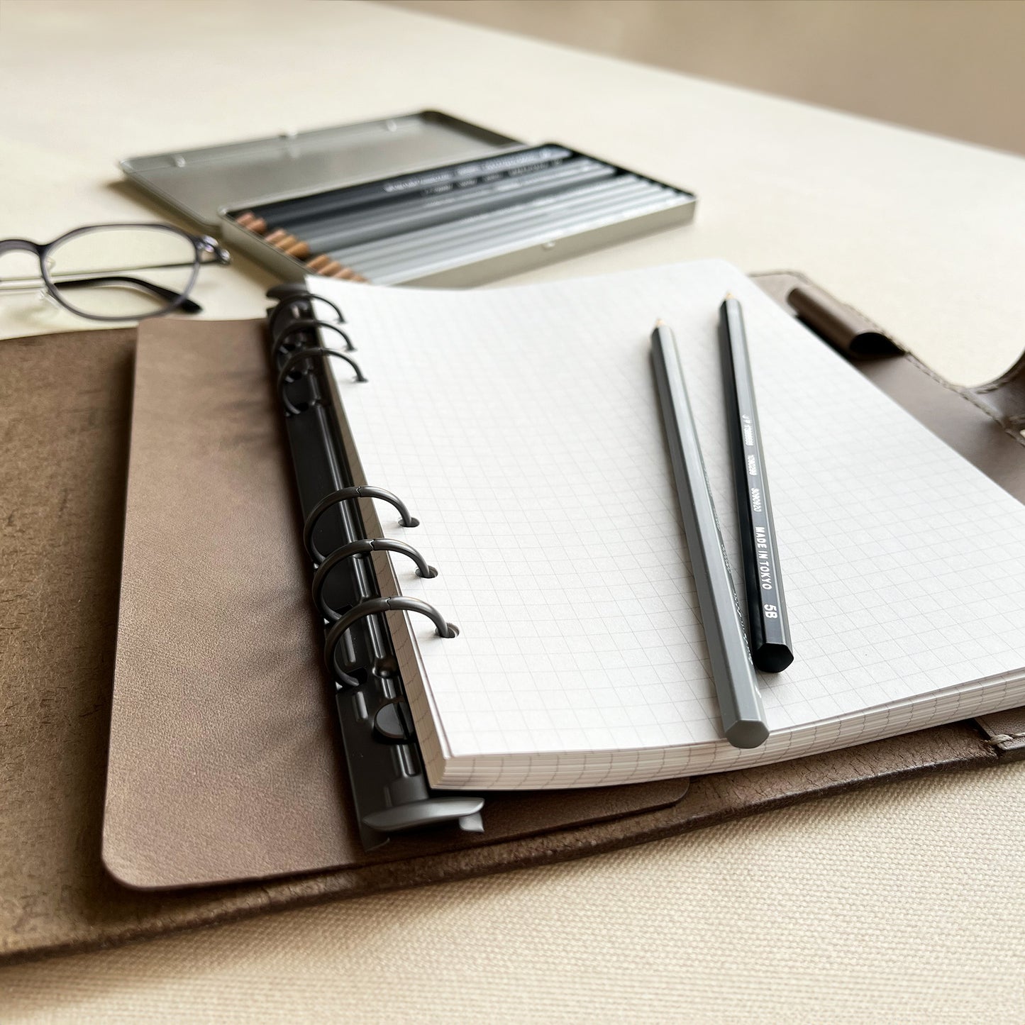 Urban A5 皮革六孔活頁筆記本|手帳 岩灰色